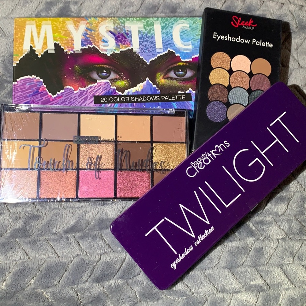 Makeup bundle each one comes WITH A different SLEEK EYESHADOW PALETTE